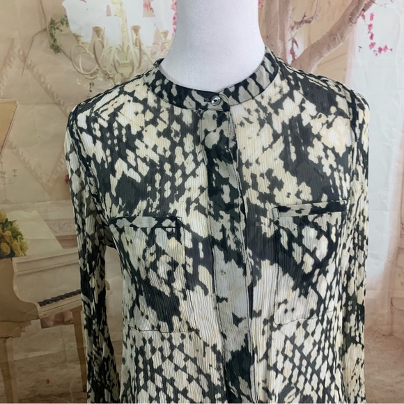 VINCE Basket Weave Button Up Top - Picture 3 of 12